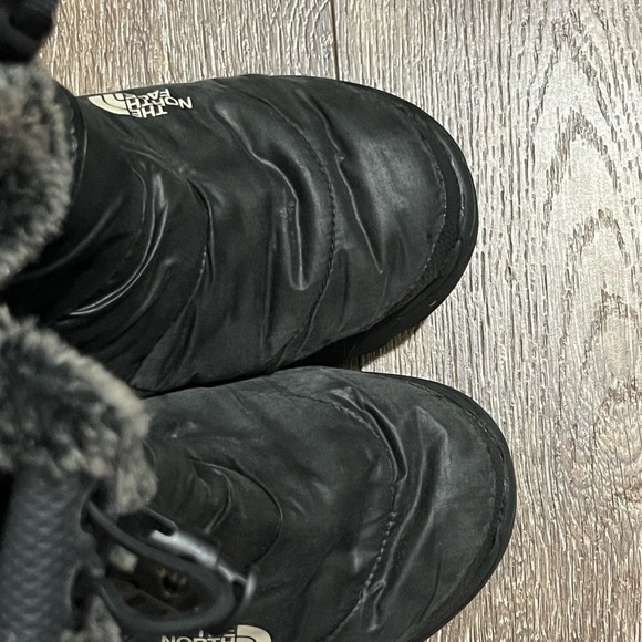 Girls The North Face Black Goose Down Slip on Boots - Picture 8 of 11